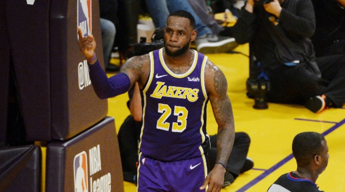 LeBron James superó récord de Michael Jordan en la NBA LeBron James superó récord de Michael Jordan en la NBA