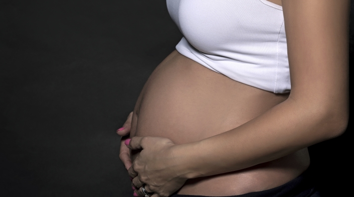 Mujer en estado de embarazo