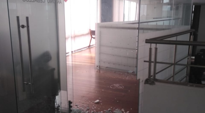 La seguridad del edificio reportó los daños.