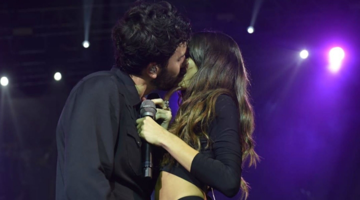Beso de Sebastián Yatra y Tini Stoessel en Buenos Aires