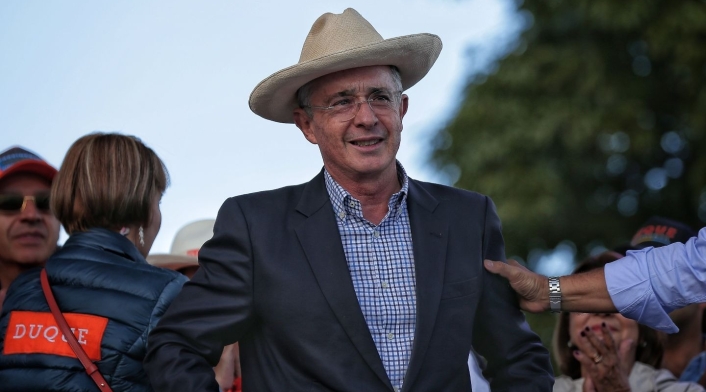 Álvaro Uribe Vélez Álvaro Uribe Vélez