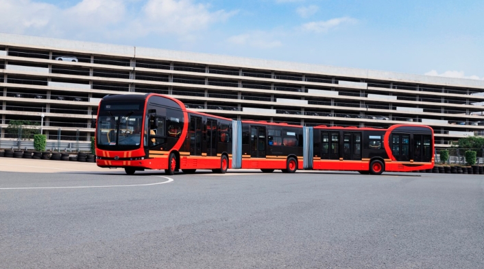 El primer autobús biarticulado 100% eléctrico del mundo