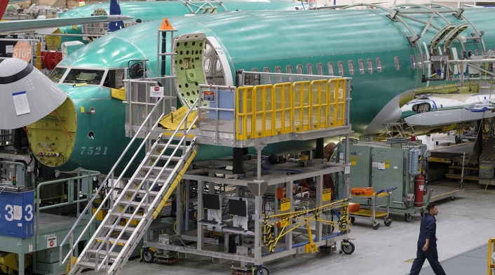 Vista general de un Boeing 737 en su proceso de ensamblaje, en la fábrica de Renton, a las afueras de Seattle (Washington), en Estados Unidos