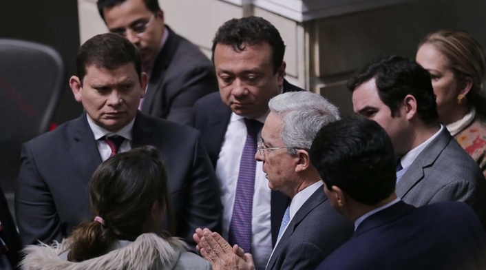 Bancada del Uribismo en medio de la sesión del Congreso.
