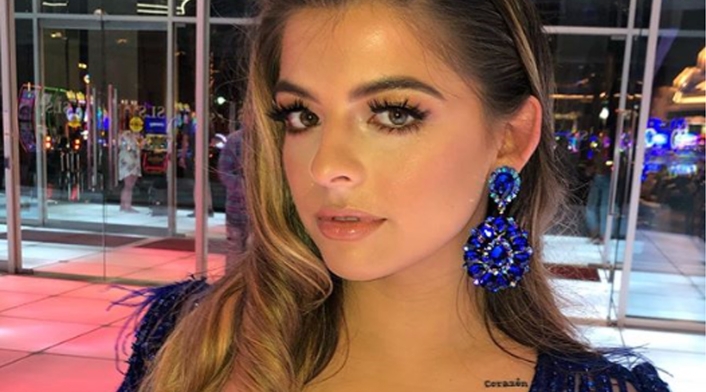La youtuber fue criticada por asistir, aparentemente, sin ropa interior a los premios Latin Billboard Music Awards.