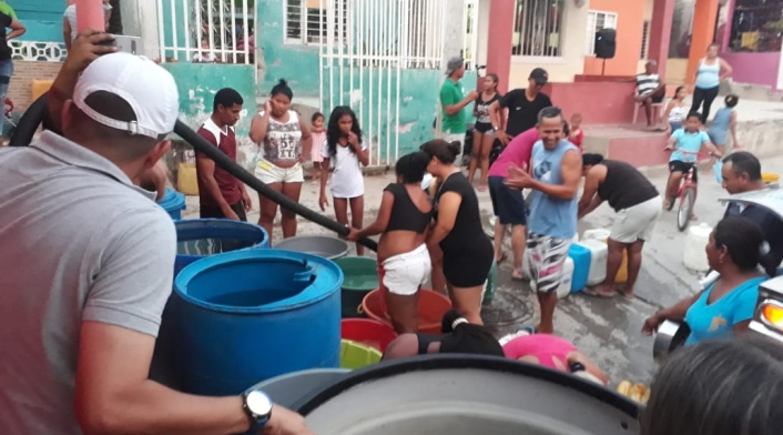 Samarios se abastecen de agua Samarios se abastecen de agua