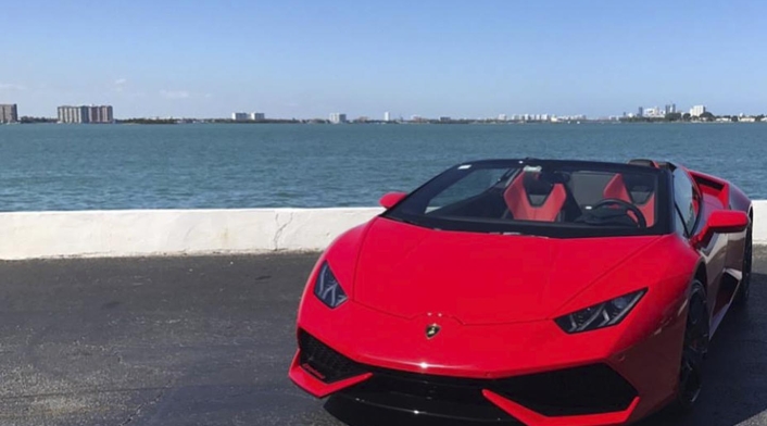 Lamborghini de Jenny Ambuila.