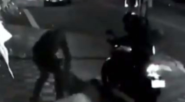 Mujer víctima de atraco en Modelia Mujer víctima de atraco en Modelia