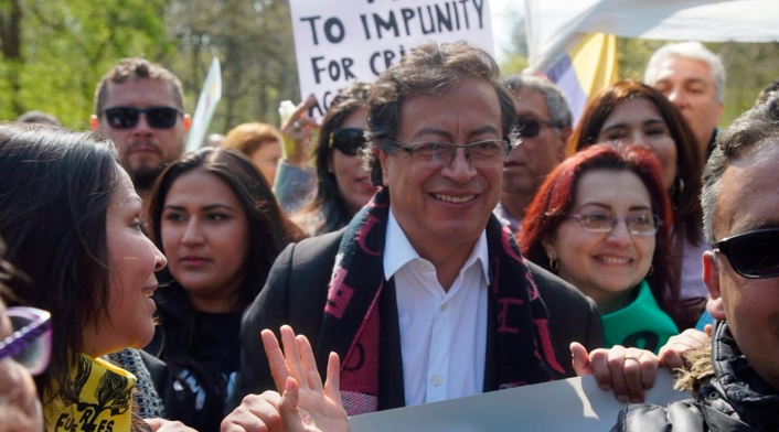 El senador Gustavo Petro en La Haya (Holanda)