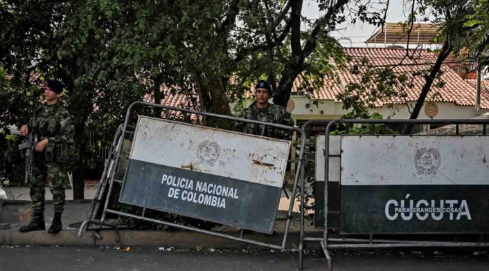 Policía en zona de frontera. Policía en zona de frontera.