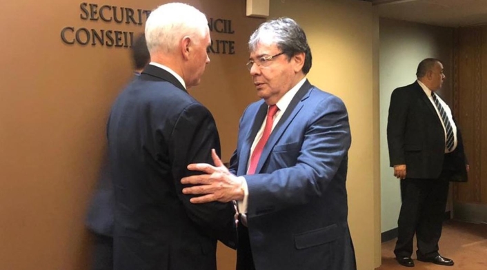 Mike Pence y Carlos Holmes Trujillo Mike Pence y Carlos Holmes Trujillo
