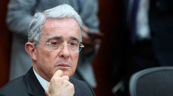 El expresidente Álvaro Uribe El expresidente Álvaro Uribe en la Comisión Séptima del Senado