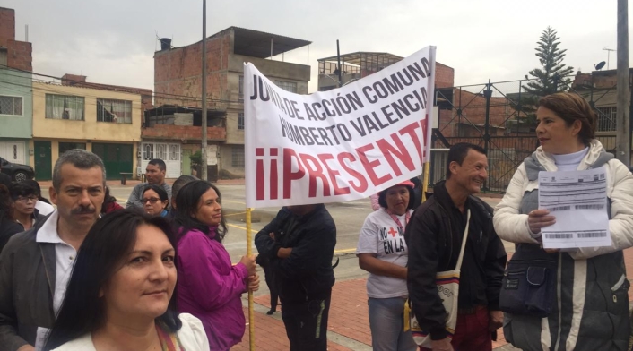Habitantes de Bosa queman recibos del impuesto predial