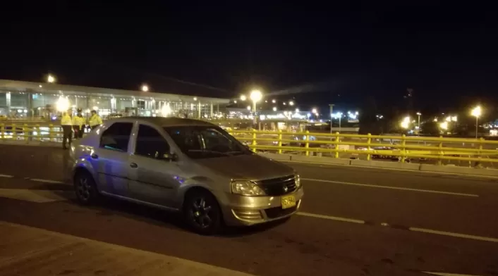Vehículo de Uber que recibió seis disparos en medio de operativo de tránsito