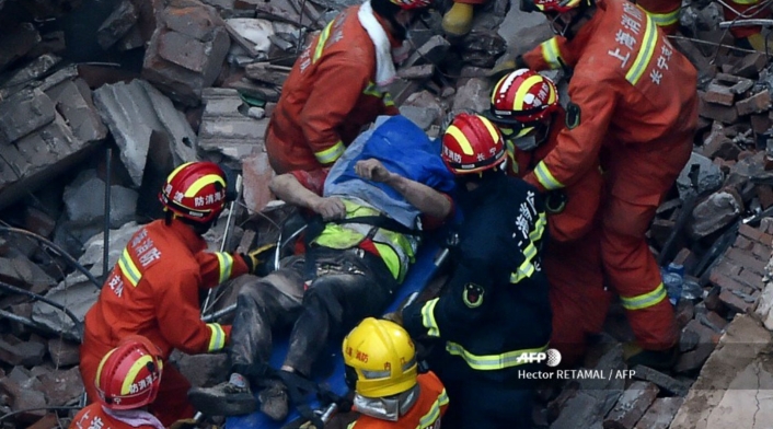 Edificio se desplomó en Shanghái