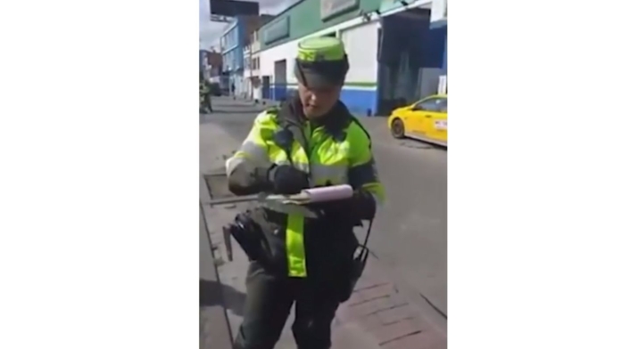 Ella es la agente de la Policía en presunto abuso de autoridad.