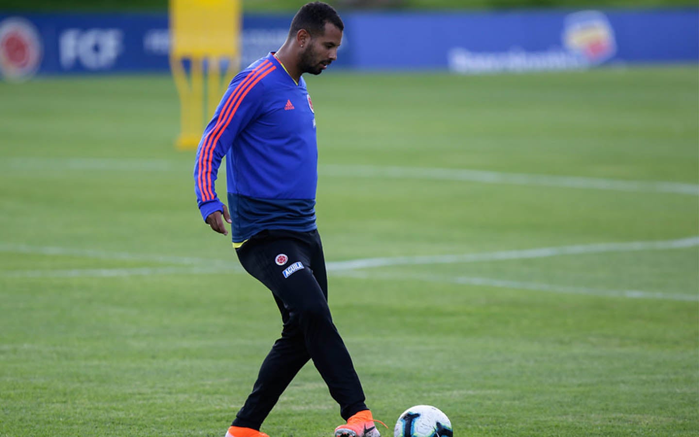 Edwin Cardona, futbolista colombiano. Edwin Cardona, futbolista colombiano.