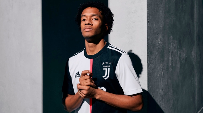Juan Guillermo Cuadrado vistiendo la camiseta de la Juventus