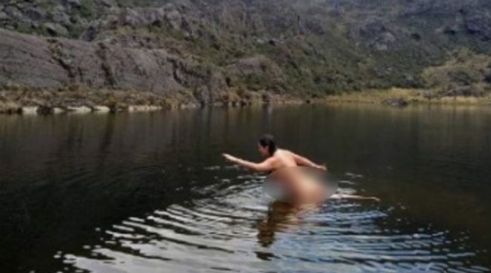 Mujer desnuda en el Páramo de Santurbán Mujer desnuda en el Páramo de Santurbán