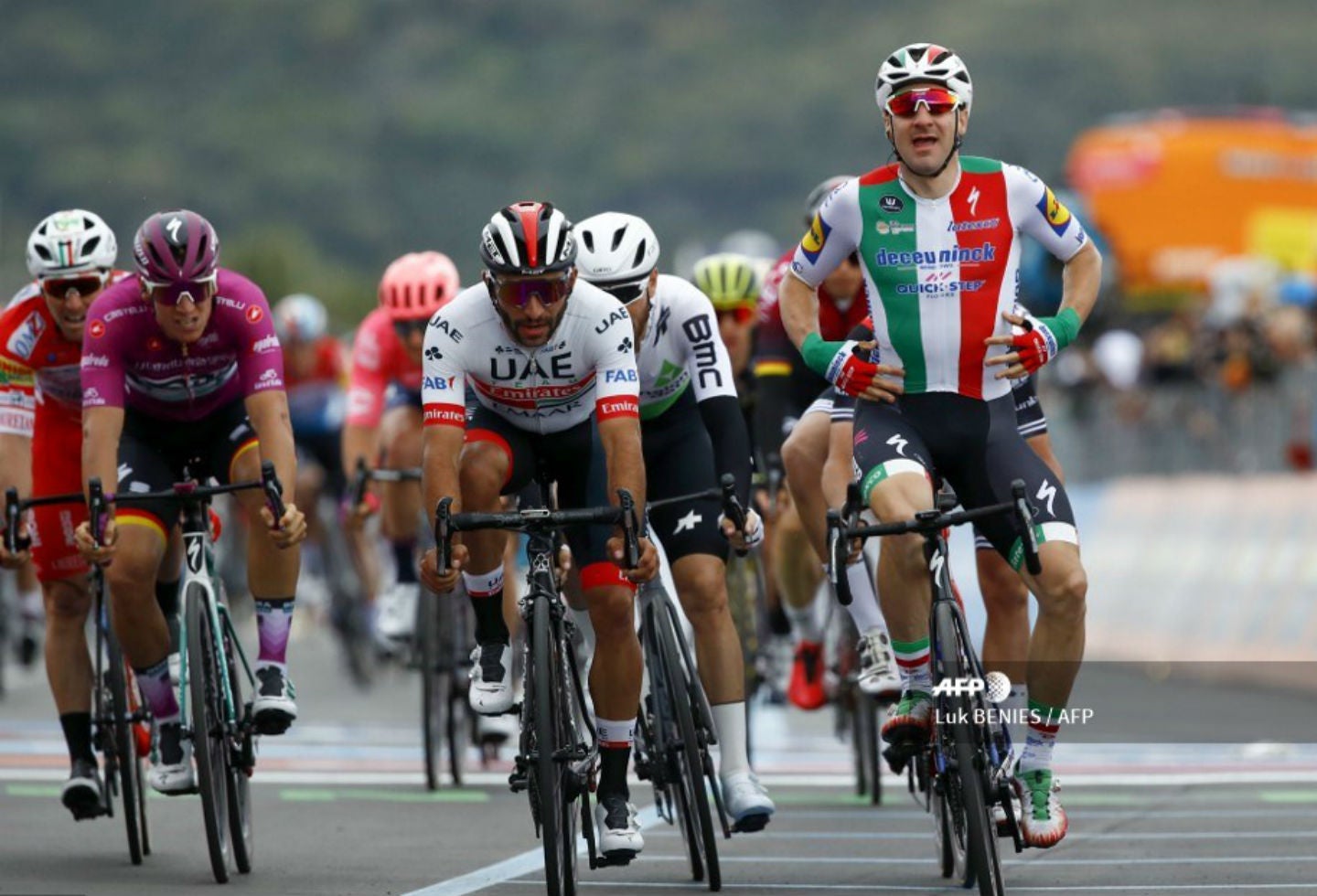 Elia Viviani ganó tercera etapa del Giro de Italia 2019 Elia Viviani ganó tercera etapa del Giro de Italia 2019