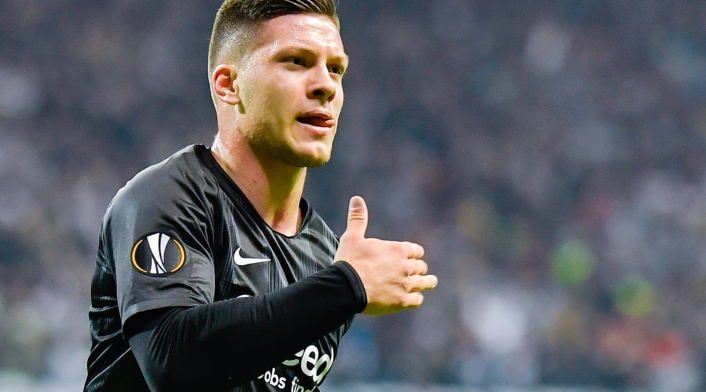 Luka Jović, futbolista serbio que juega como delantero en el Eintracht Frankfurt Luka Jović, futbolista serbio que juega como delantero en el Eintracht Frankfurt
