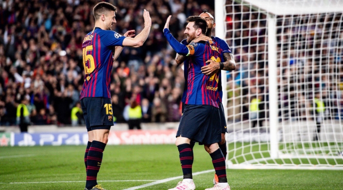 Messi celebrando el gol de tiro libre en la victoria de Barcelona ante Liverpool.