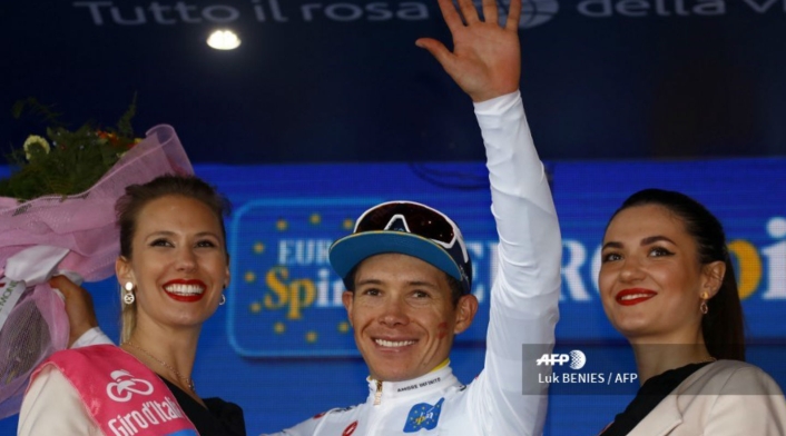 Miguel Ángel López con la ‘Maglia Bianca’ en el Giro de Italia 2019 Miguel Ángel López con la ‘Maglia Bianca’ en el Giro de Italia 2019