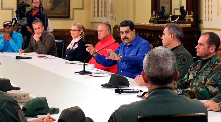 Nicolás Maduro reunido con sus fuerzas militares y su equipo de gobierno tras el caos que vivió el país el 30 de abril de 2019