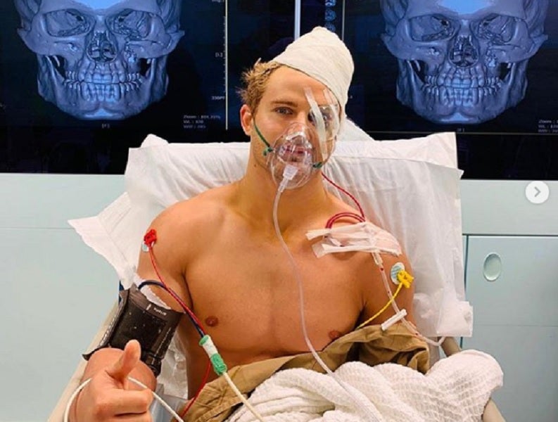 Saga después de ocho horas de cirugía