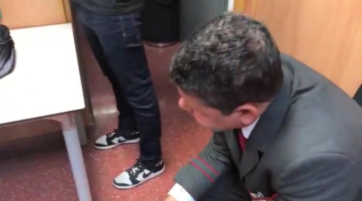 Momento de la captura de un aparente funcionario de Avianca, en España