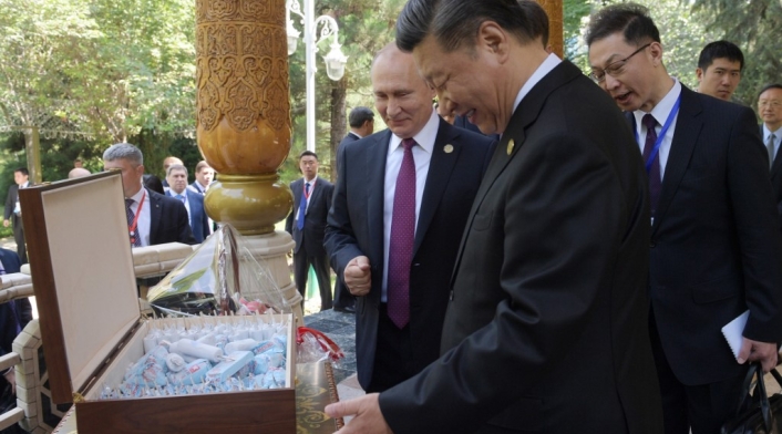 Putin le regala helados a Xi