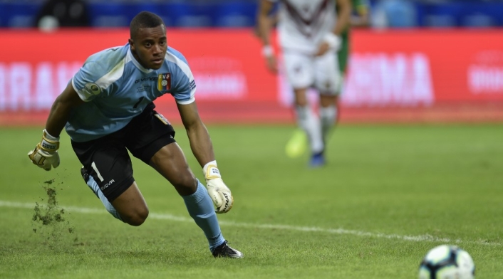 Wuilker Faríñez sería fichado por el Benfica al finalizar la Copa América Wuilker Faríñez es el guardameta de la selección de Venezuela