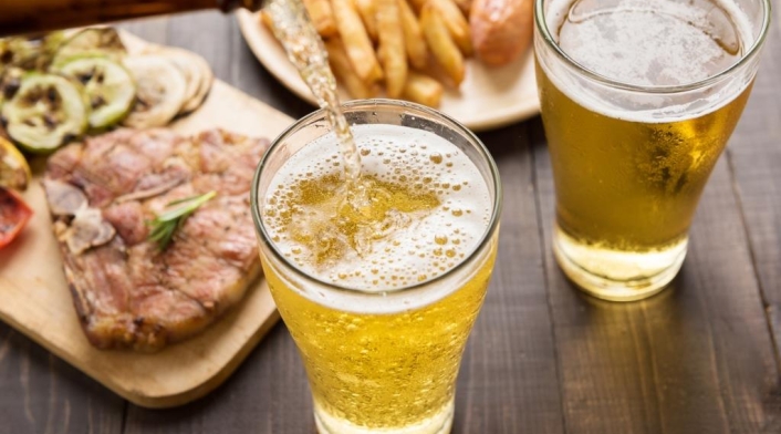cerveza y comida