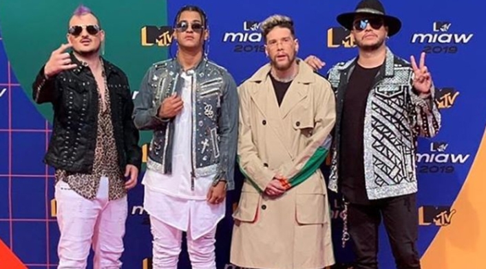 Varios artistas colombianos asistieron a los famosos premios juveniles.