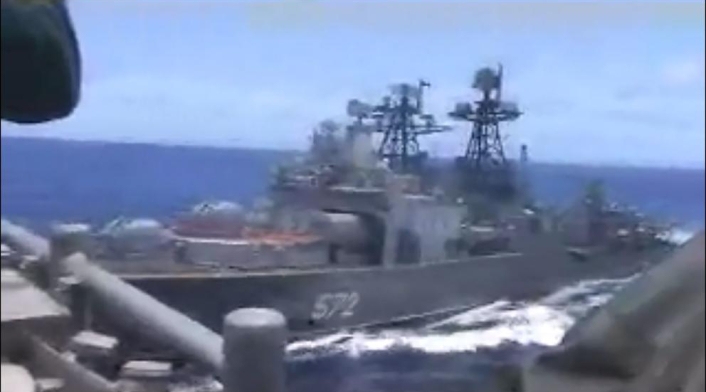 Las dos embarcaciones de guerra han estado a punto de colisionar.