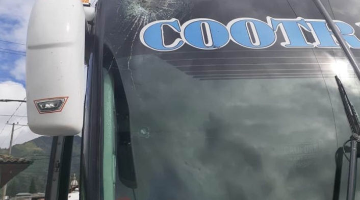 Los buses de los hinchas del Pasto fueron agredidos en su recorrido hacia Bogotá