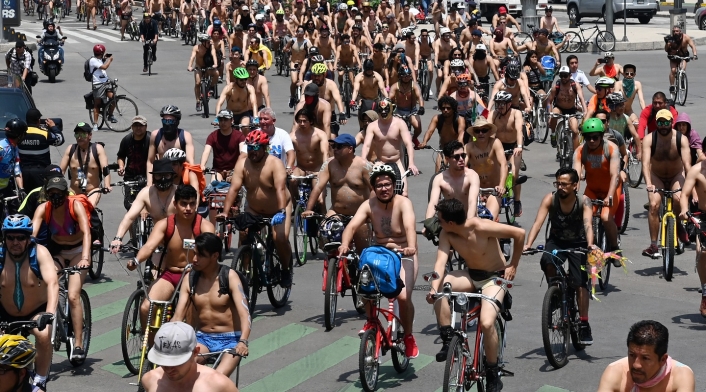 Ciclistas desnudos