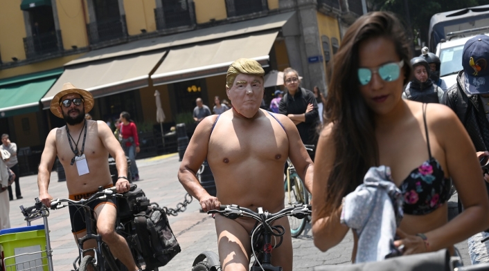 Ciclistas desnudos