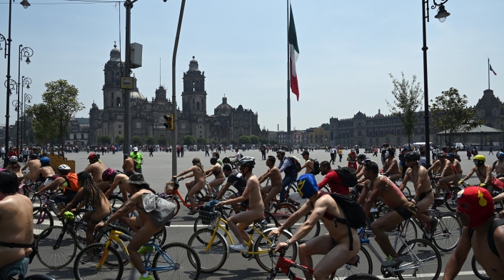 Ciclistas desnudos