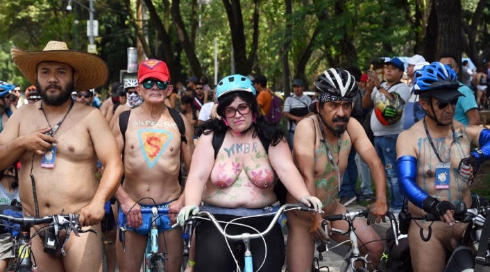 Ciclistas desnudos