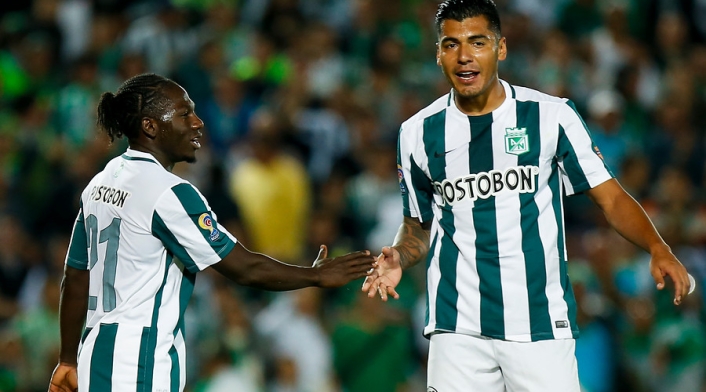 Jefferson Duque, con la camiseta de Atlético Nacional. Yimmi Chará y Jefferson Duque