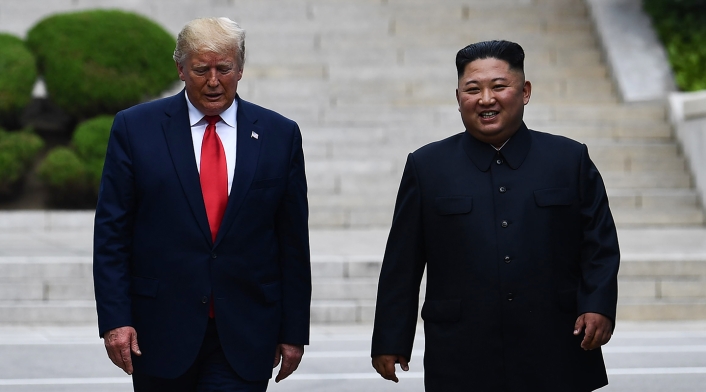 Donald Trump y Kim Jong-un reunidos en la Zona Desmilitarizada (DMZ), que separa las dos Coreas desde el final de la guerra de Corea (1950-53)