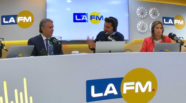 El presidente Iván Duque en la mesa de trabajo de LA FM El presidente Iván Duque en la mesa de trabajo de LA FM