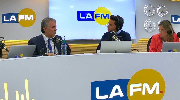 El presidente Iván Duque en la mesa de trabajo de LA FM El presidente Iván Duque en la mesa de trabajo de LA FM