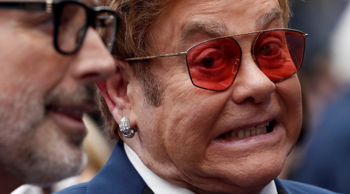 El cantante mostró su incomodidad ante la decisión que tomó Rusia por el filme inspirado en su vida.