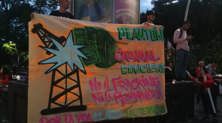 Con una serie de actividades lúdicas y artísticas de carácter simbólico, rechazaron esta práctica.