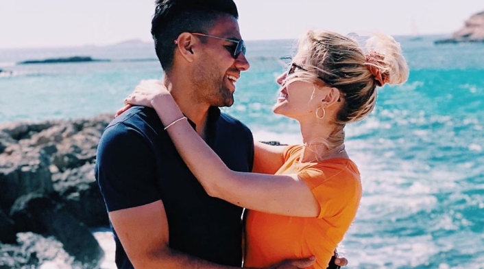 Falcao y junto a Lorelei Tarón Falcao y su esposa Lorelei Tarón