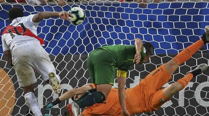 Farfán puso el segundo del juego. Farfán puso el segundo del juego.
