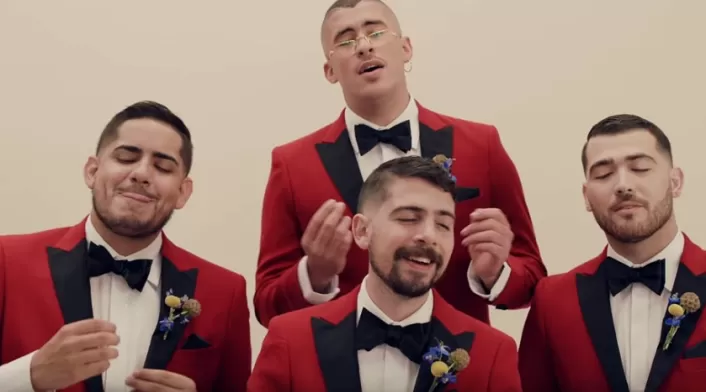 Bad Bunny y grupo Los Rivera