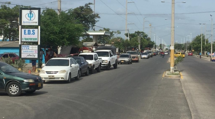 Filas en Venezuela para adquirir gasolina